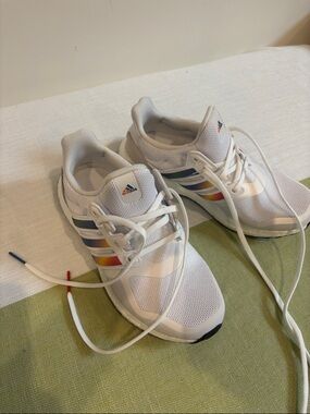 adidas women’s White Sneakers with Rainbow Stripe Detail